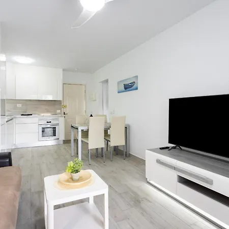 Castle Harbour Apartment Arona  Exterior photo